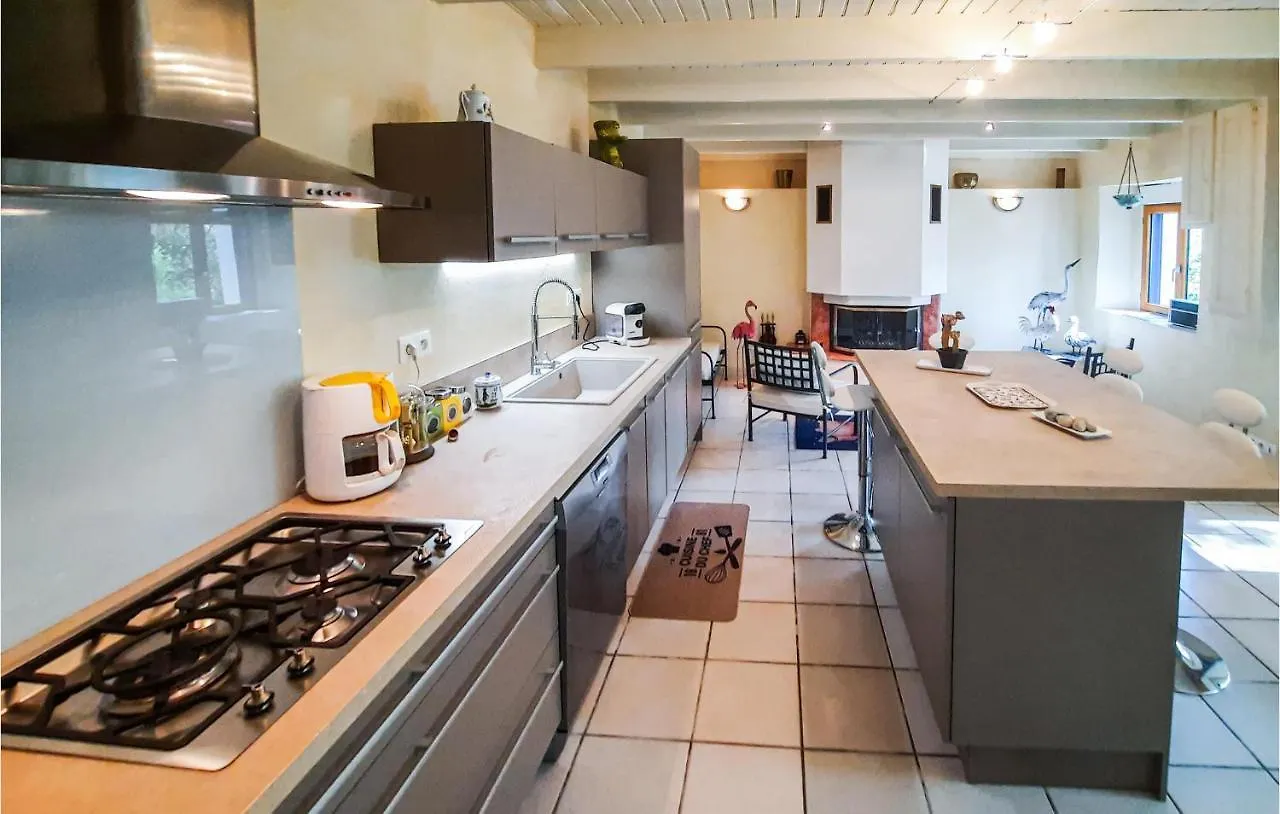 Beautiful Home In Plouigneau With Kitchen Dom wakacyjny