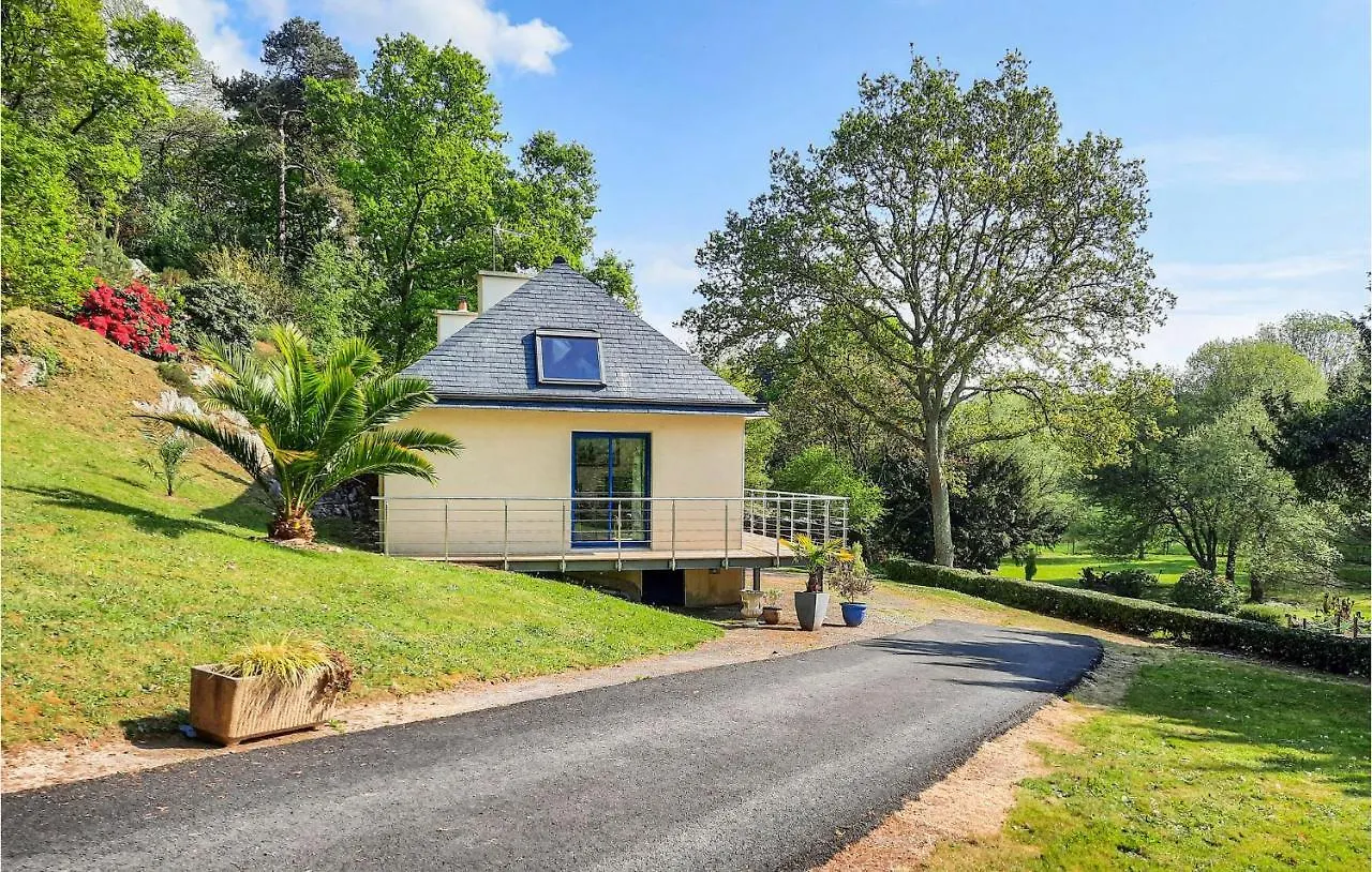Beautiful Home In Plouigneau With Kitchen Dom wakacyjny