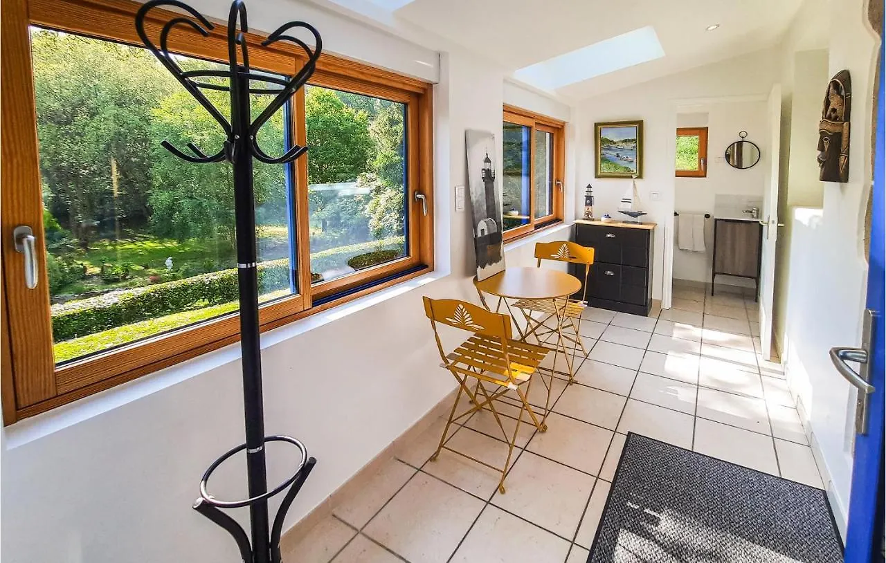 Dom wakacyjny Beautiful Home In Plouigneau With Kitchen