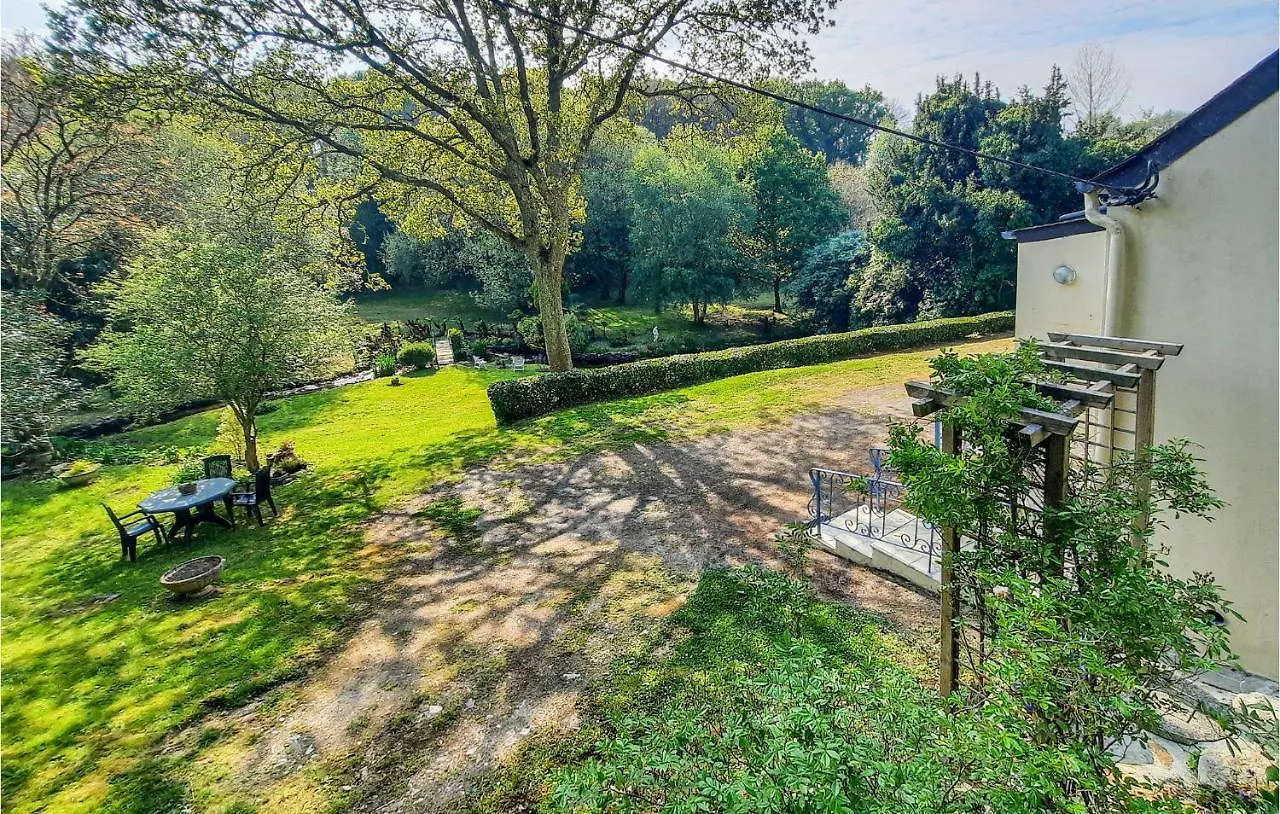 Beautiful Home In Plouigneau With Kitchen 0*,  Francja